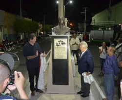 Prefeitura faz aposição do busto de Ivan Bichara nas homenagens ao centenário do ex-governador