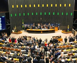 Senado articula mudar decisão da Câmara e antecipar para 2018 fim de coligações