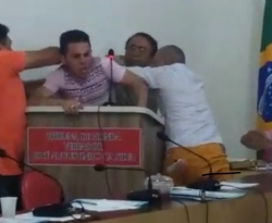 Vídeo mostra agressão do Presidente da Câmara contra suplente de vereador
