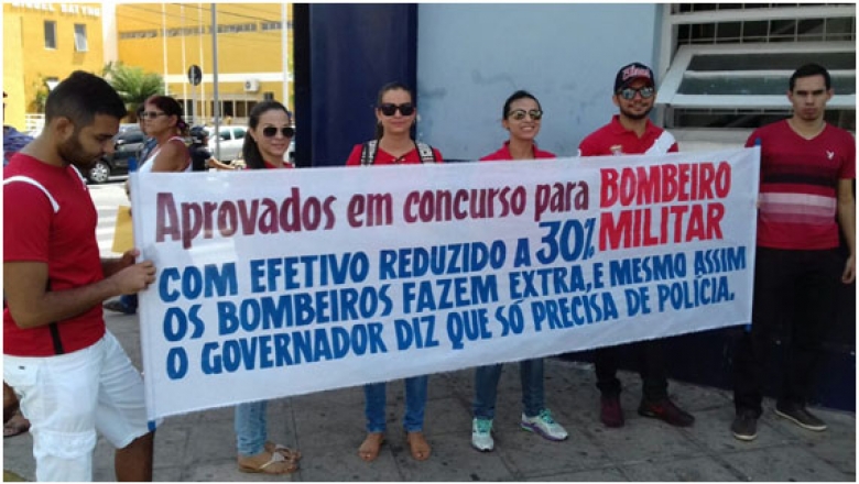 Aprovados em Concurso Público da PM e Bombeiros fazem protesto em solenidade na cidade de Patos