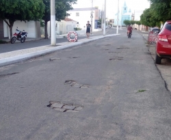 Moradores reclamam da qualidade de asfalto e falta de sinalização em avenidas de Uiraúna