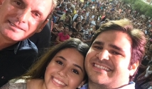 Destaque do The Voice Kids, Eduarda Brasil é recebida com festa por multidão em São José de Piranhas