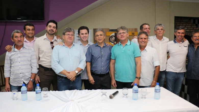 Em Esperança, prefeitos garantem apoio à pré-candidatura de João Azevedo