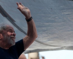 Lula diz que vai se entregar e critica Judiciário