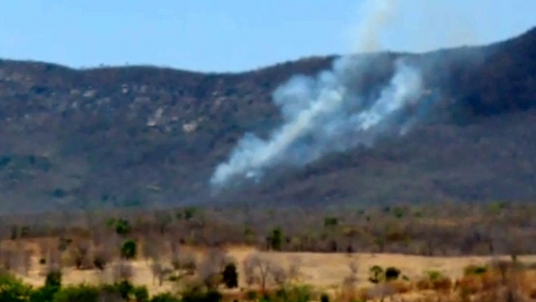 Moradores alertam que incêndio está devastando a Serra de Boqueirão de Piranhas, em Cajazeiras
