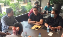 Preocupado com julgamento no TSE, prefeito reeleito de Cachoeira dos Índios é visto ao lado de Veneziano e Felipe Leitão