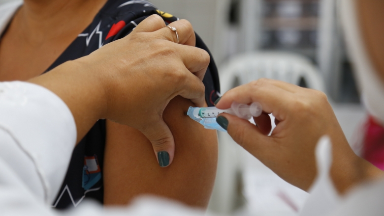 População não pode escolher que vacina tomar contra covid-19; entenda