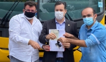 Júnior Araújo entrega ônibus, garante ambulância e intensifica ações para Brejo do Cruz