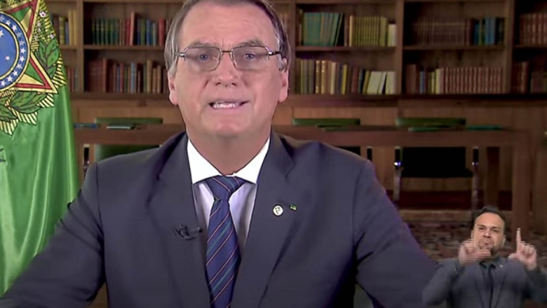 Bolsonaro critica passaporte vacinal e defende restrições para imunizar crianças; assista