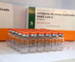 Vacinação mudou perfil dos pacientes hospitalizados e mortos pela Covid-19, diz estudo