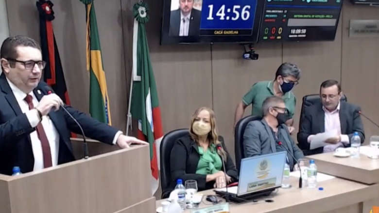 Câmara segue parecer do TCE e rejeita as contas de André Gadelha, ex-prefeito de Sousa 
