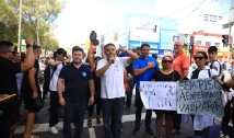 Efraim participa de protesto da enfermagem contra congelamento de piso salarial: “Vamos derrubar essa decisão”
