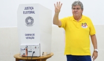 João Azevêdo vota em JP e mostra confiança no 2º Turno: “A Paraíba vai continuar avançando”