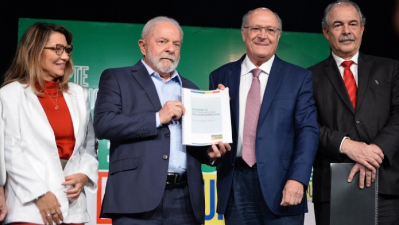  Relatório da transição quer 'revogaço' em atos de Jair Bolsonaro (PL)