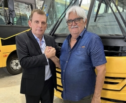 Ônibus Escolares: Chico Mendes contempla Poço de José de Moura e mais 10 cidades com novos veículos 
