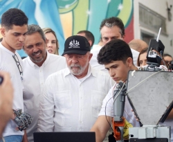 Ao lado de Lula, João Azevêdo participa do lançamento do programa de escolas integrais do governo Federal