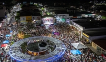Multidão lota praça central de São José de Piranhas para festejar 2024