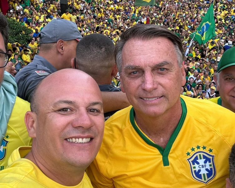 Cabo Gilberto e Wellington Roberto participam de ato na Paulista ao lado de Bolsonaro