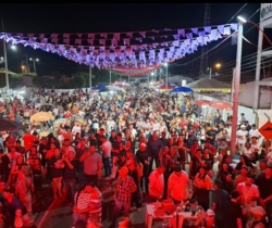 No Distrito de Lagoa dos Estrelas, multidão celebra a Noite de São Pedro com muito forró