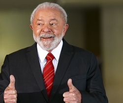 Lula cogita se candidatar em 2026 'para evitar a volta de trogloditas'