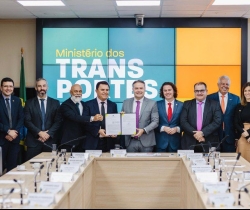 A convite do ministro dos Transportes, Wilson Santiago prestigia acordo para implantação do VLT de Campina Grande