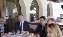Veneziano e Lígia Feliciano participam de café da manhã com Bolsonaro