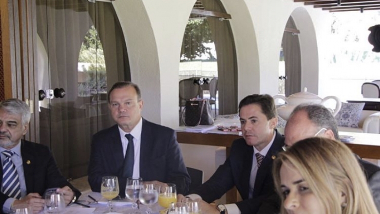 Veneziano e Lígia Feliciano participam de café da manhã com Bolsonaro