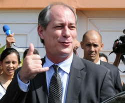 Ciro critica Bolsonaro: “Colocaram um adolescente tuiteiro para governar”