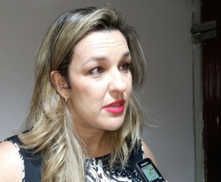 "João comete os mesmos erros de RC quando interfere na escolha da mesa", diz Camila Toscano
