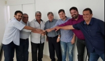 Com articulação de Jr. Araújo e Carlos Antônio, Azevedo recebe apoio do prefeito de Vieirópolis