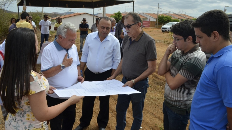 Prefeito de Cajazeiras assina Ordem de Serviço para início das obras do Cemitério da Zona Norte