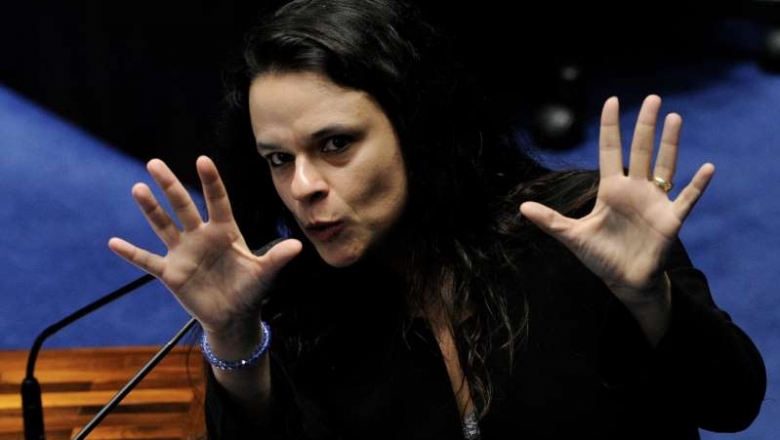 Janaina Paschoal entra com pedido de impeachment contra Dias Toffoli 