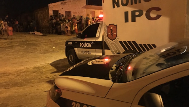 Policial Militar reage a assalto, mata um bandido e deixa outro ferido em Cajazeiras