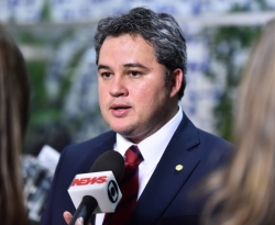 Efraim Filho defende encontro entre Bolsonaro e Maia para sanar crise: ‘Olho no olho’