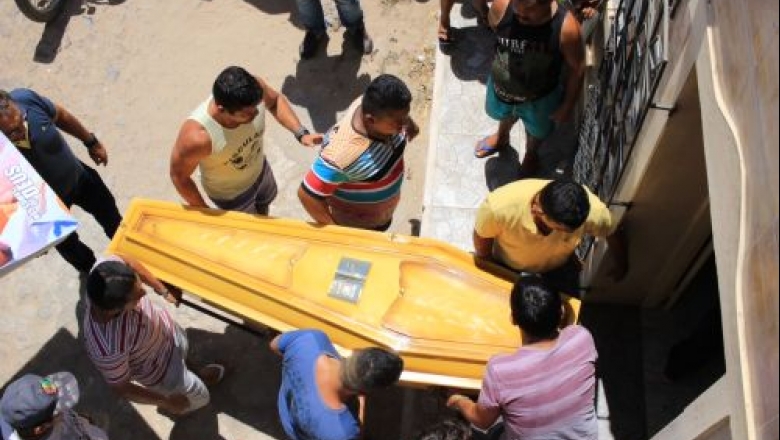 Corpo de ex-motorista que teria sido morto por prefeito é sepultado no Ceará