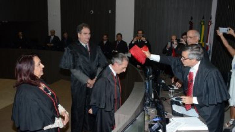 Emoção marca posse do novo desembargador do Tribunal de Justiça da Paraíba