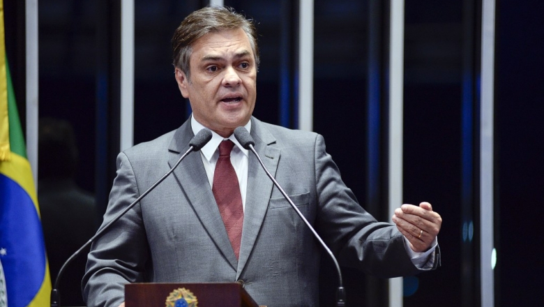 Cássio Cunha Lima pede a Temer demissão do presidente da Petrobras