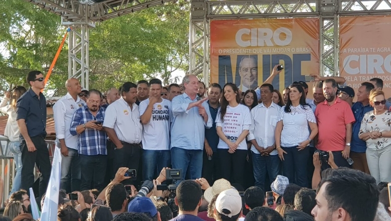 Ciro diz que campanha não muda após atentado a Bolsonaro