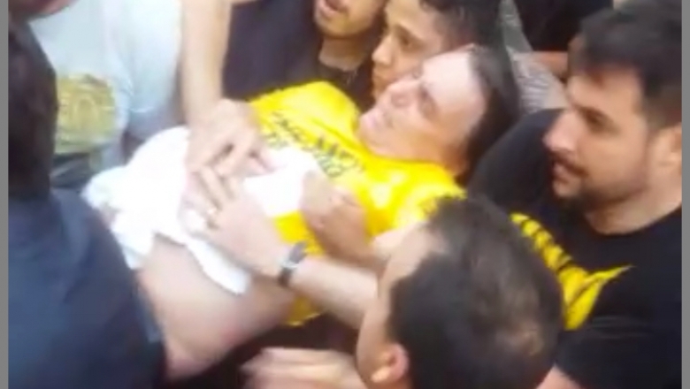 Bolsonaro leva facada em ato de campanha em Minas; confira vídeo que mostra candidato sendo carregado  