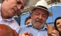 Lula e Ricardo Coutinho bebem água de Boqueirão em Campina Grande