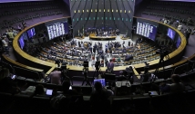Plenário da Câmara poderá votar reforma política e nova taxa de juros do BNDES nesta terça
