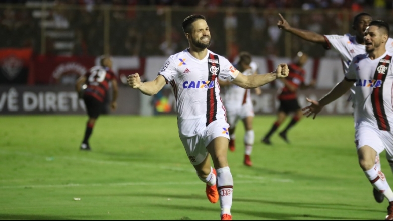 Torcida do Vasco comemora vaga para Libertadores, mas Diego do Fla acaba a festa