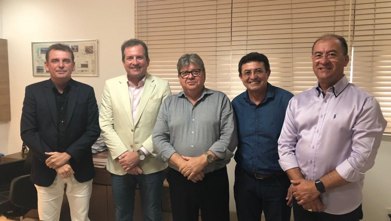 João Azevêdo se reúne com prefeitos de Bernardino Batista, Sousa e São José de Piranhas