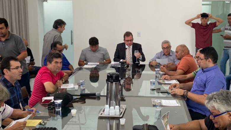 Em coletiva, prefeito de Sousa confirma reajuste do piso salarial nacional do magistério