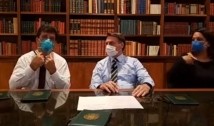 Suspeito de ter contraído coronavírus, Bolsonaro faz live de máscara; assista