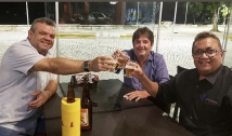 Vereador de Cajazeiras posta foto ao lado de colegas parlamentares em restaurante de JP e diz: "Rumo ao Cidadania"