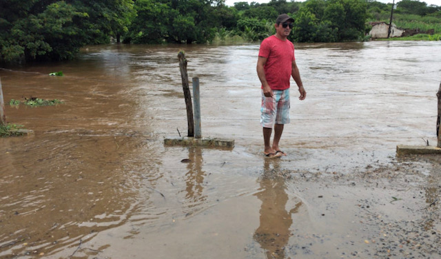 Resenha Politika Chuva Forte Inunda Casas Alaga Ruas E Comunidades