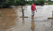 Chuva forte inunda casas, alaga ruas e comunidades rurais em Cachoeira dos Índios; veja vídeo