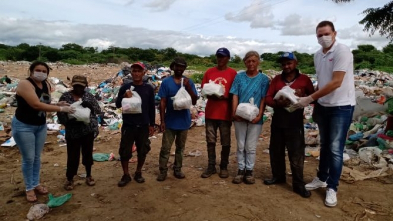 SEDHS entrega cestas básicas para pessoas em vulnerabilidade social, em Cajazeiras