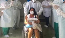 Emoção marca alta de mais uma paciente com Covid-19 no Hospital de Patos